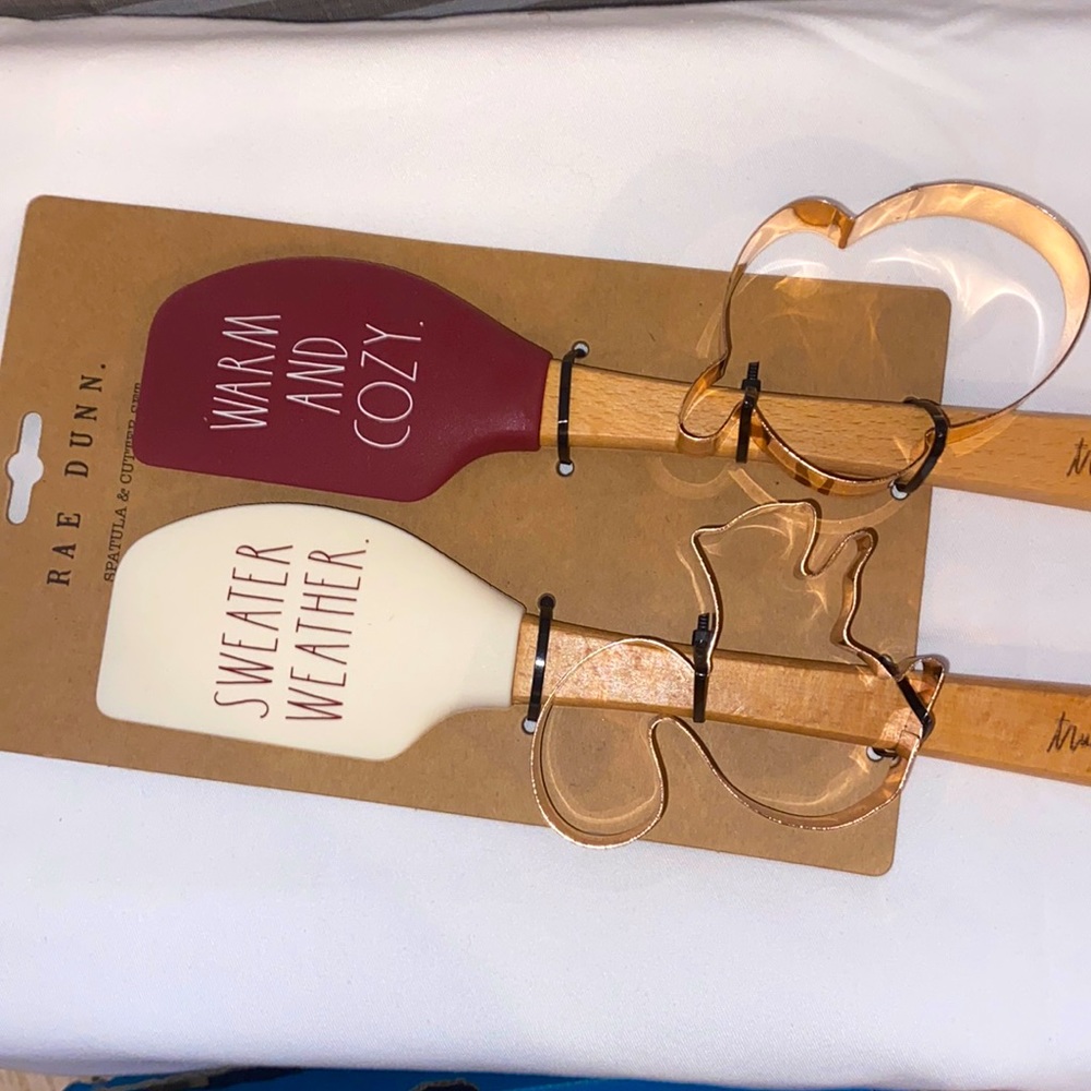 New RAE DUNN Spatula & Cutter Set